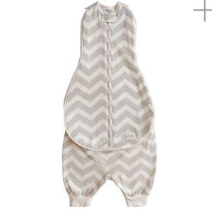 Woombie Grow With Me Leggies Swaddle 0-18 Months+ Baby Swaddle Zip Gray Chevron